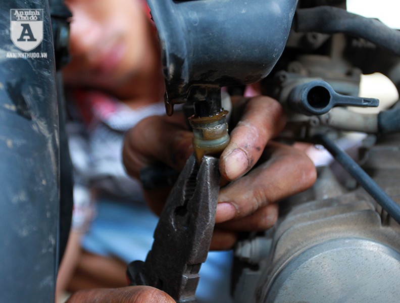 Cửa hàng sửa xe miễn phí cho người dân vùng lũ tại Chương Mỹ
